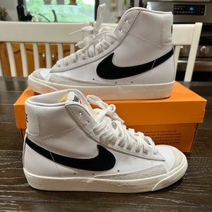 Nike Blazer mid ‘77 vintage mens 7/womens 8.5